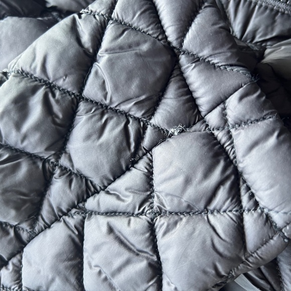 Athleta WHISPER FEATHERLESS PUFFER PARKA Size XL Black Coat - Picture 6 of 7